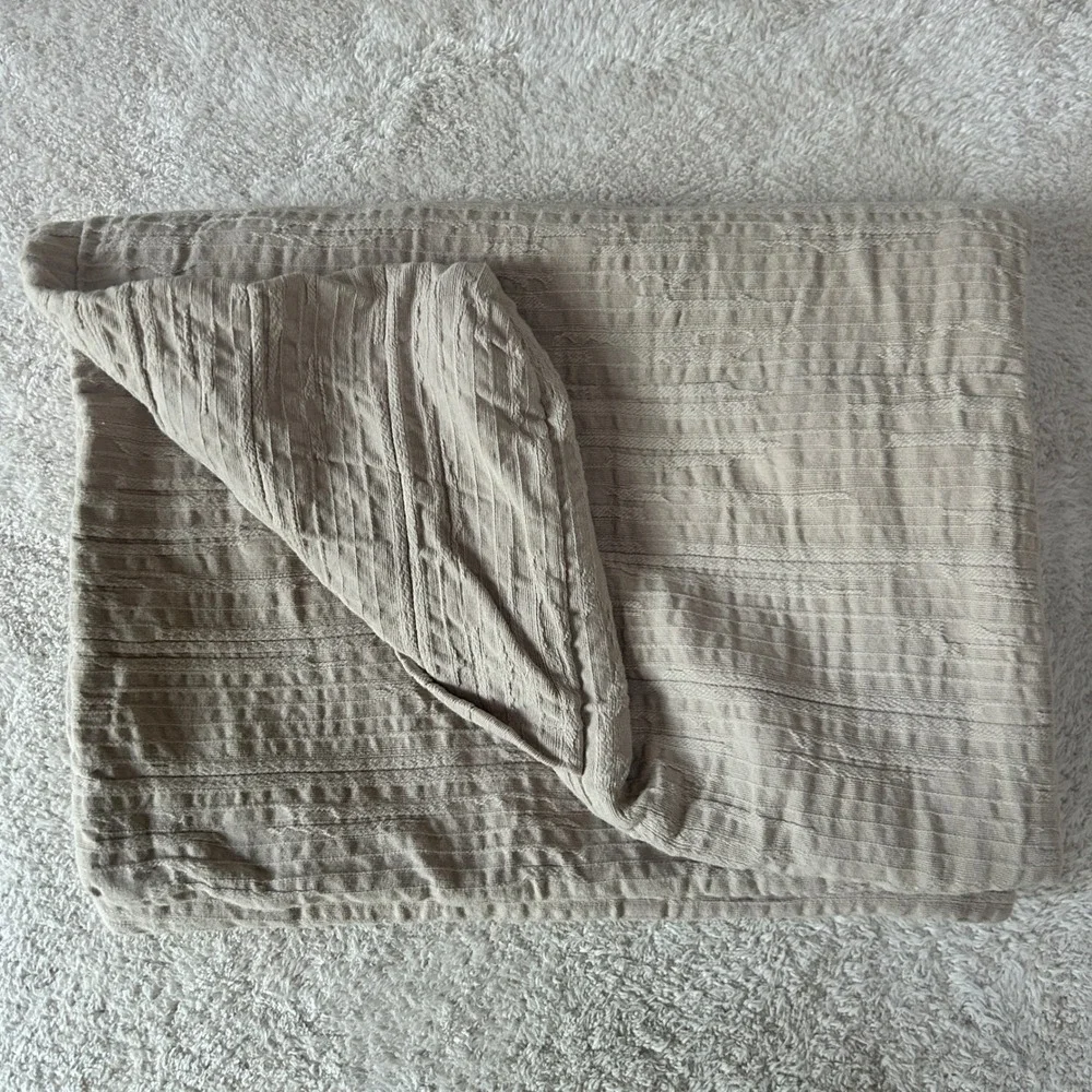 Beddy's Bed Ease Textured Pillow Sham Quilted Standard Size Neutral Taupe EUC